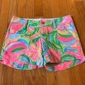 Lilly Pulitzer Casual floral Print Callahan Shorts 
Flat front Size 00